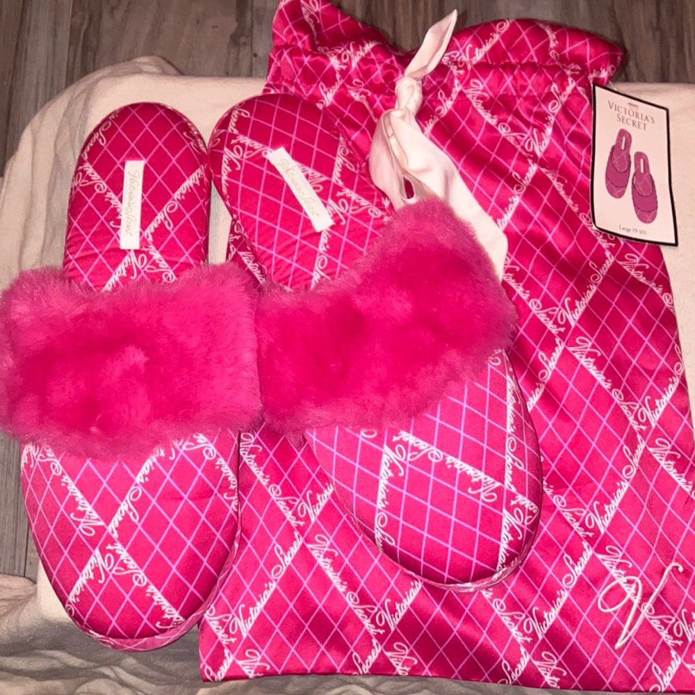 Victoria’s Secret Slippers in Large